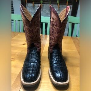Like new Lucchese Caiman mens boots.  Size 9D